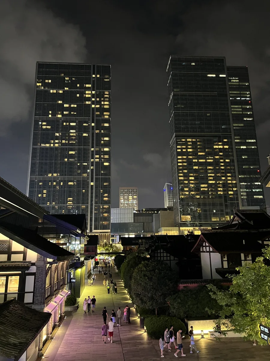 Taikoo Li Chengdu and Daci Temple area at night