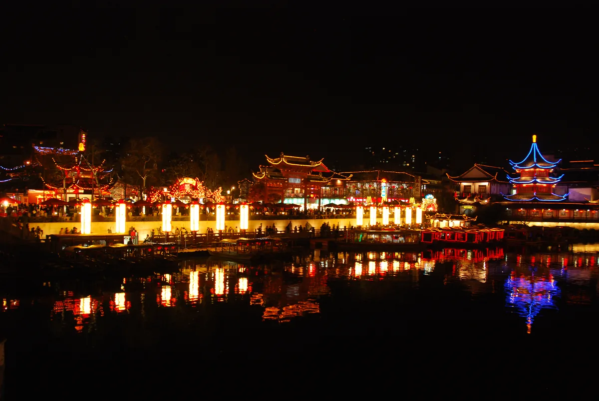 Confucius Temple and Qinhuai River lights in Nanjing at night