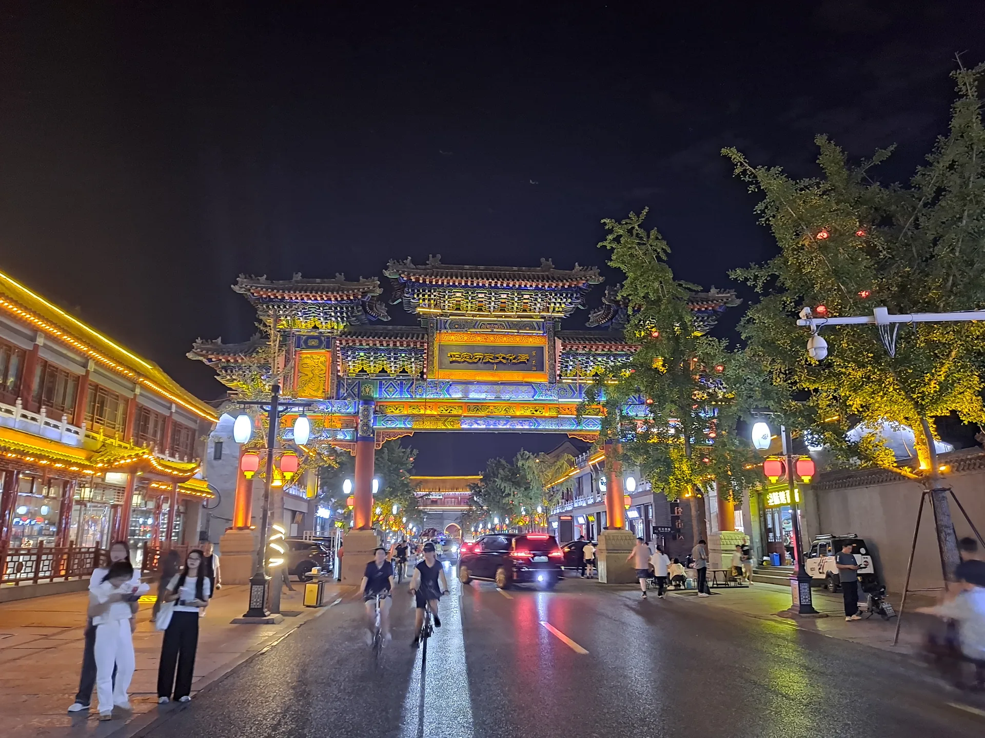 Zhengding South Gate and Small Commodity Night Market Guide