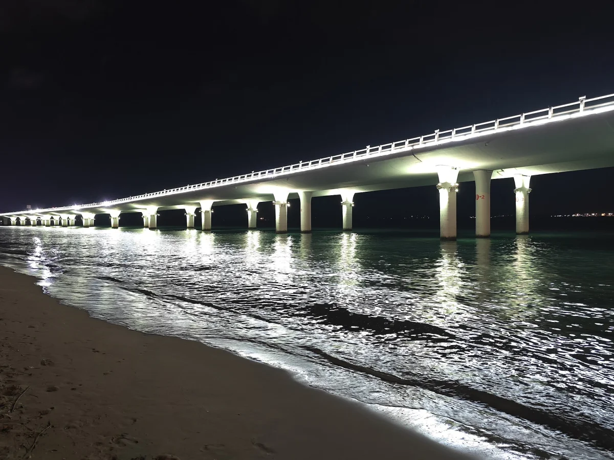 Yanwu Bridge illuminated at night in Xiamen