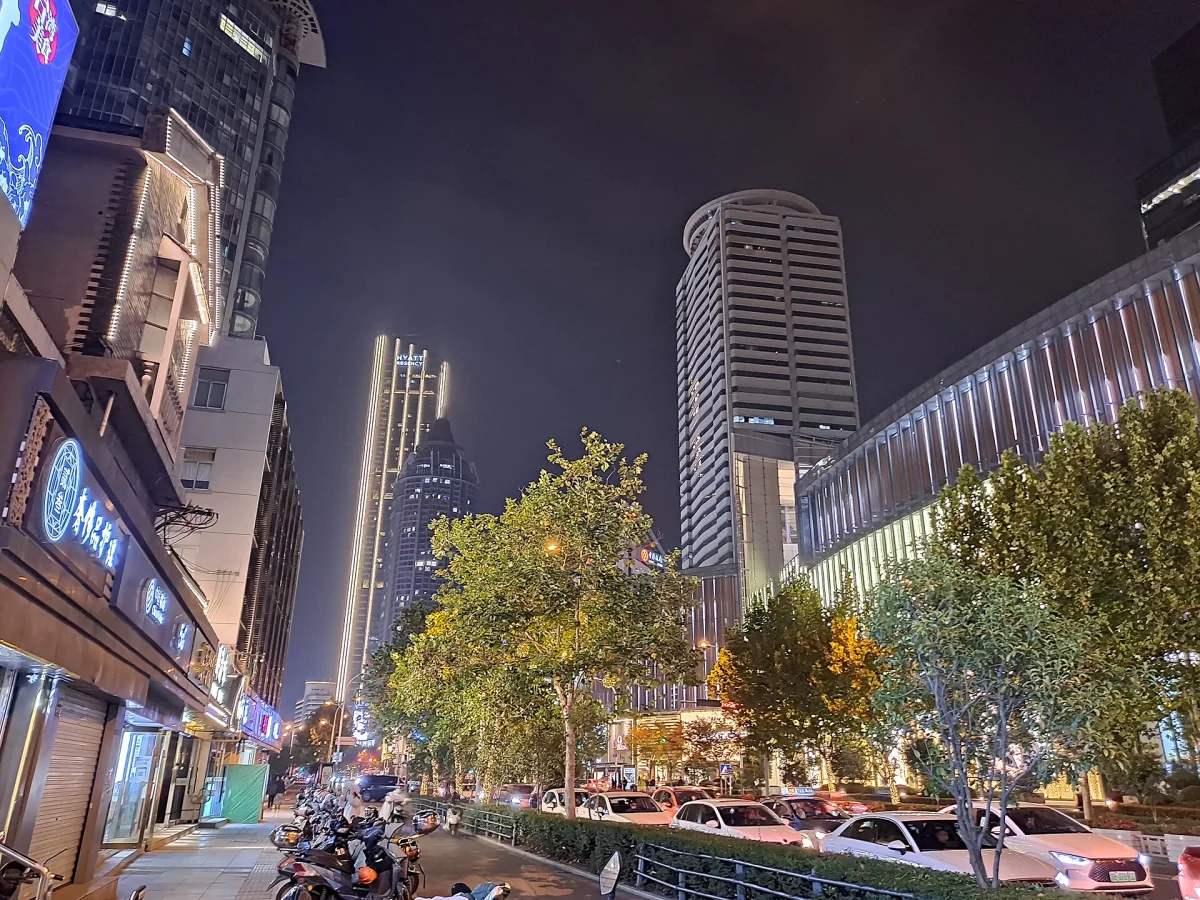Renmin Middle Road at night in Wuxi