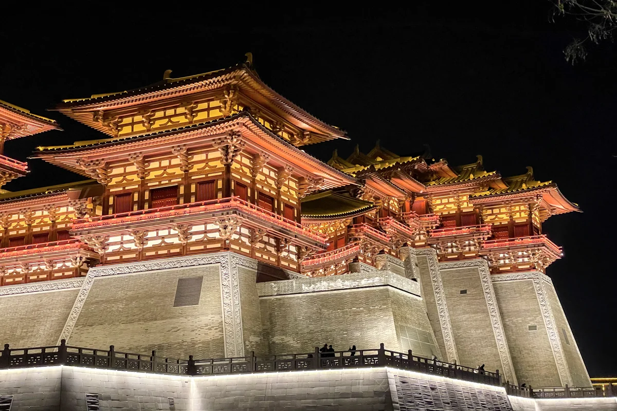 Luoyang Yingtian Gate night view with visitors in the foreground