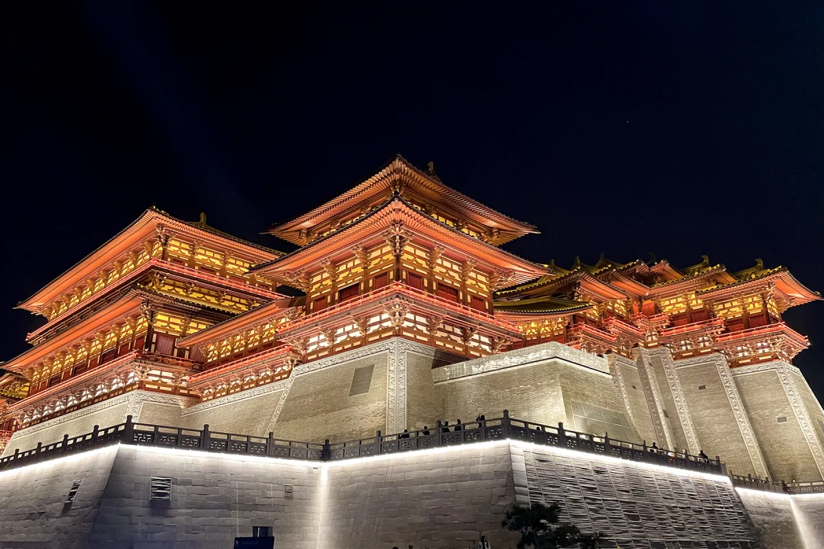 Side angle of Luoyang Yingtian Gate at night