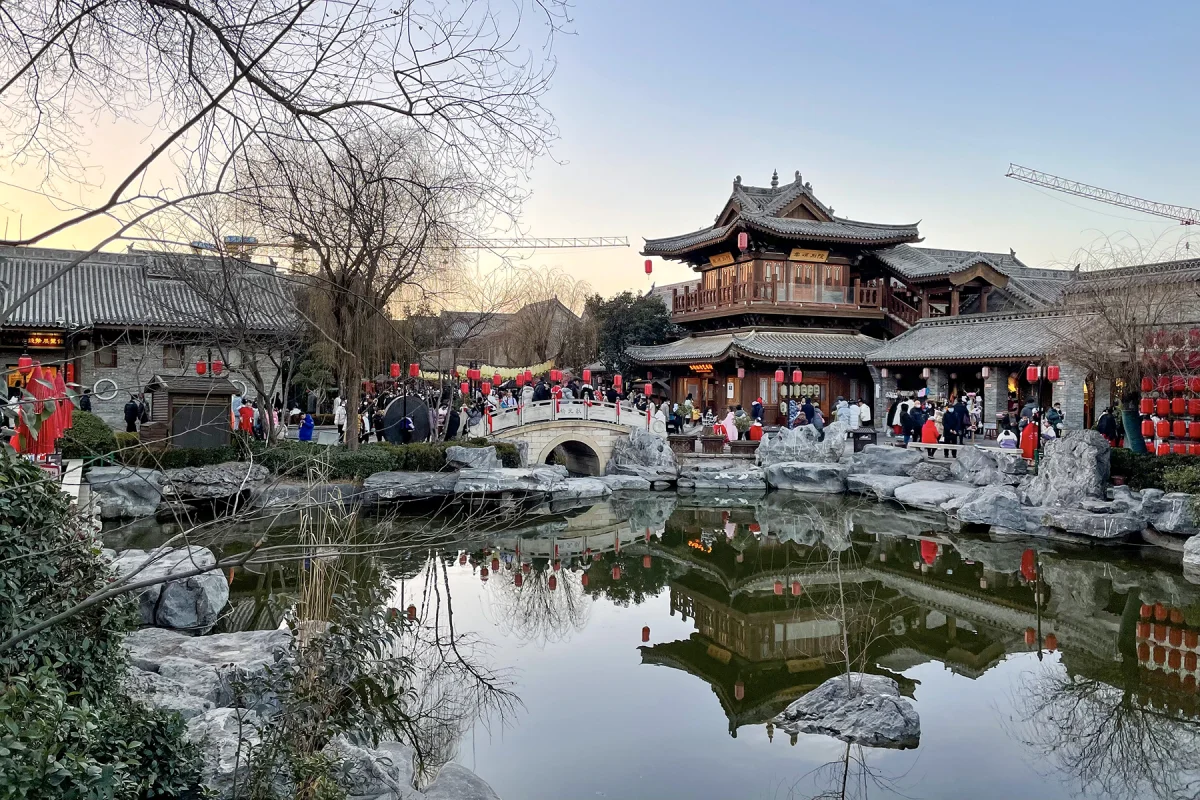 Luoyi Ancient City lantern street in Luoyang at night