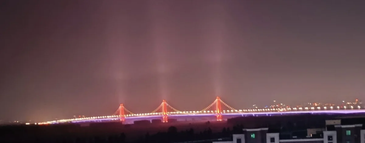 Jinan Yellow River Phoenix Bridge lights across the river at night