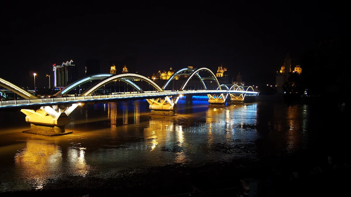 Jiefang Bridge arches and river reflections at night in Fuzhou
