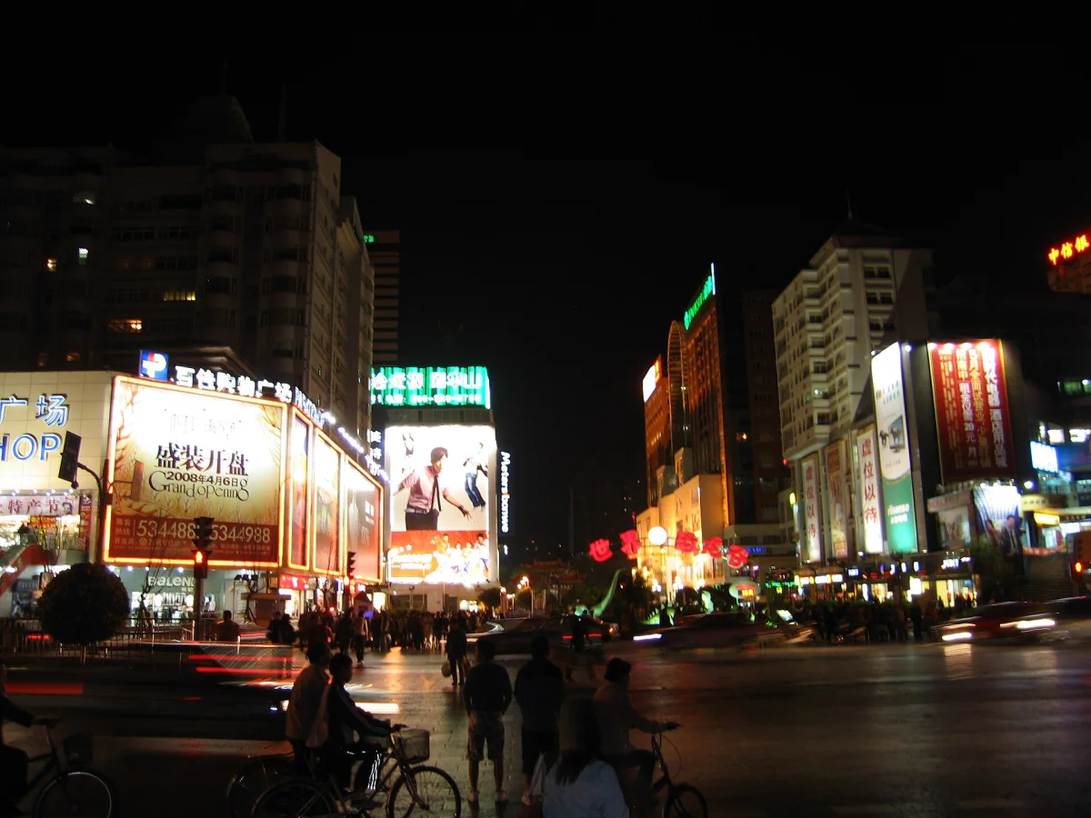 Jinbi Road lights and traffic at night in central Kunming