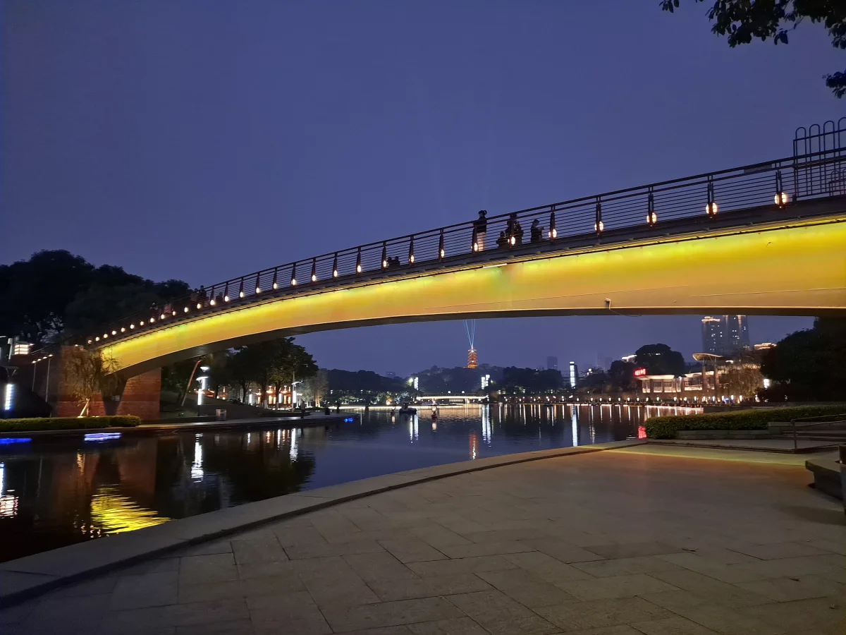 Qiandeng Lake bridge lights at night in Foshan