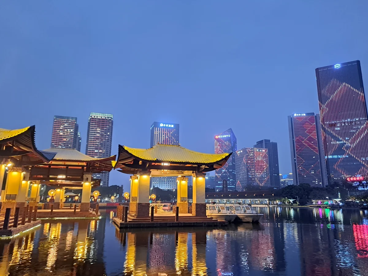 Qiandeng Lake pavilions and skyline at night