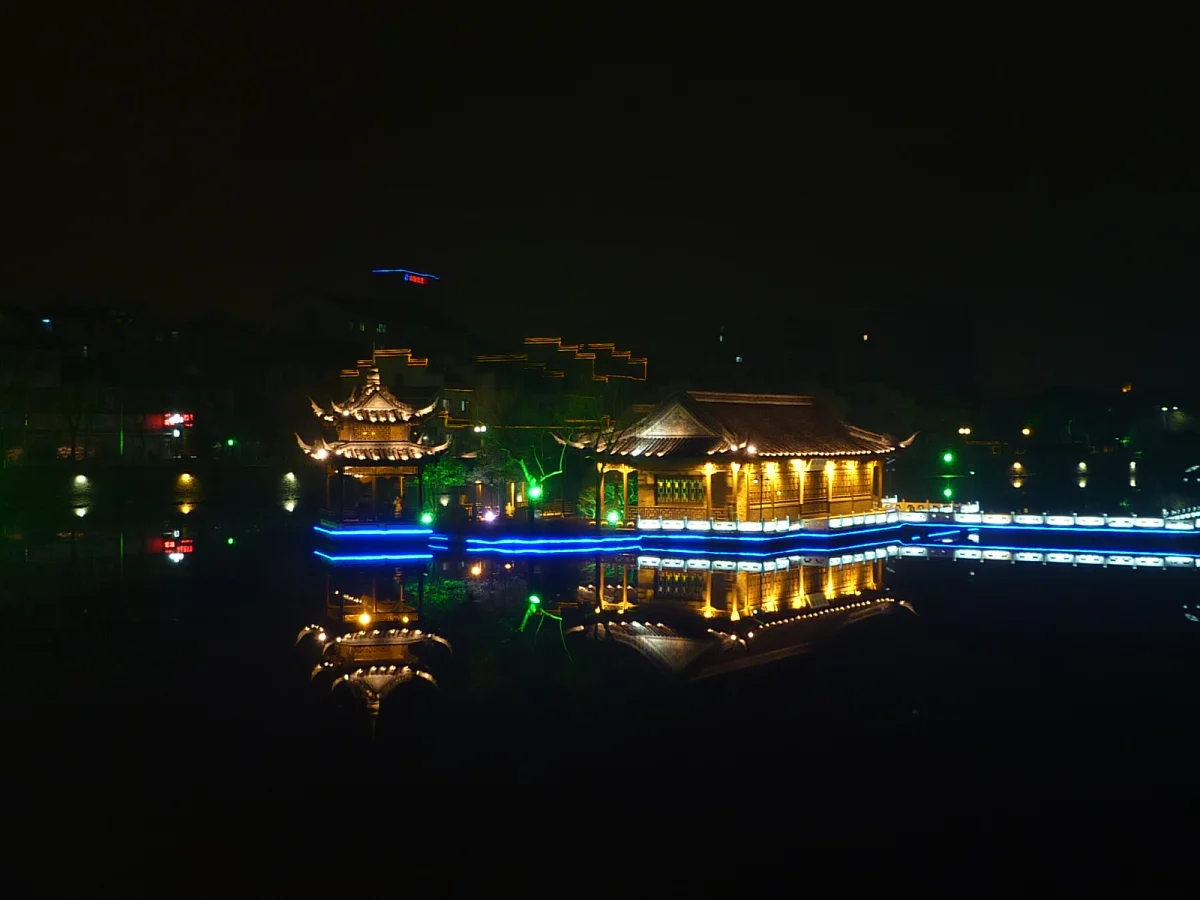 Yangzhou canal-front pavilion lights at night