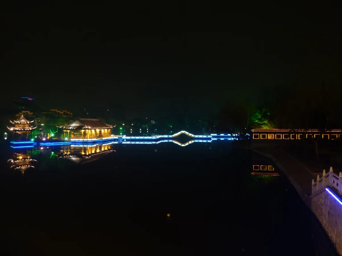 Yangzhou canal-front bridge lights at night