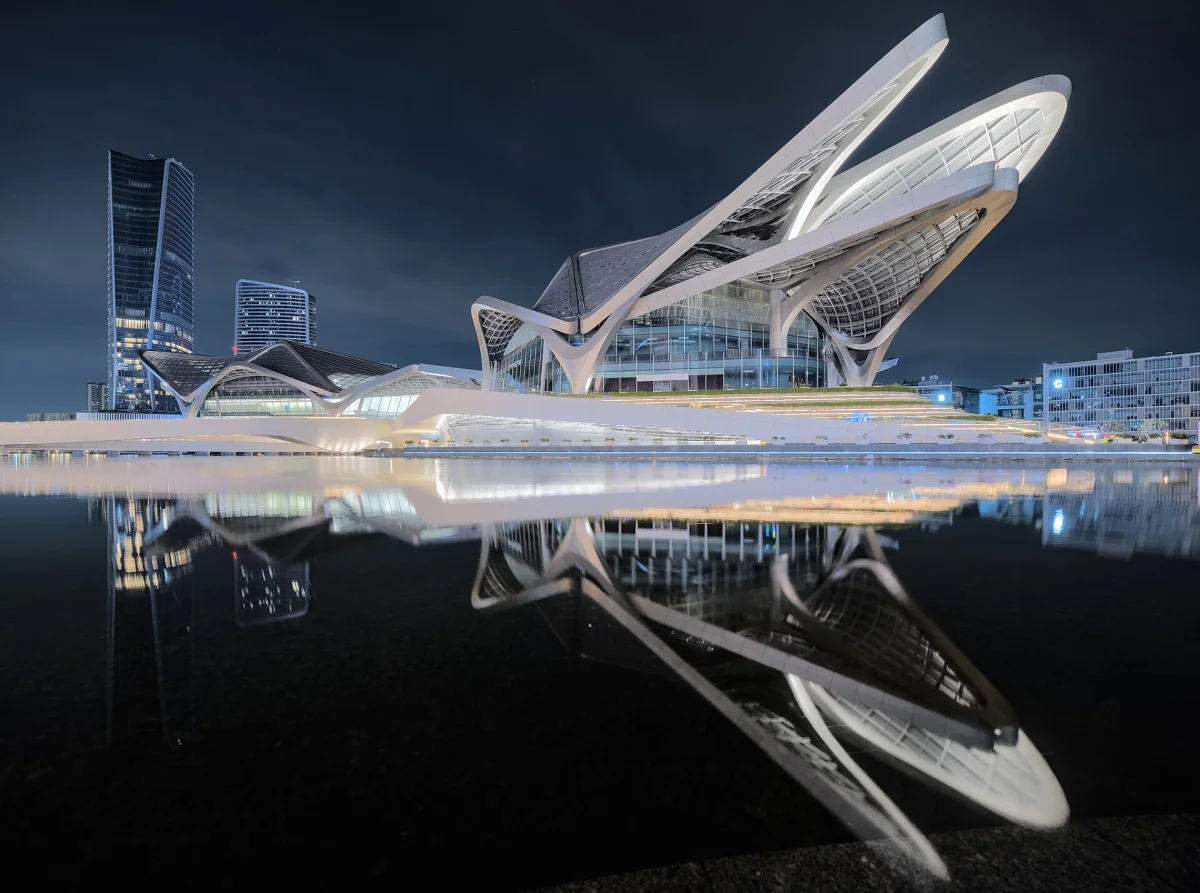 Jinwan Civic Art Centre and its reflection at night
